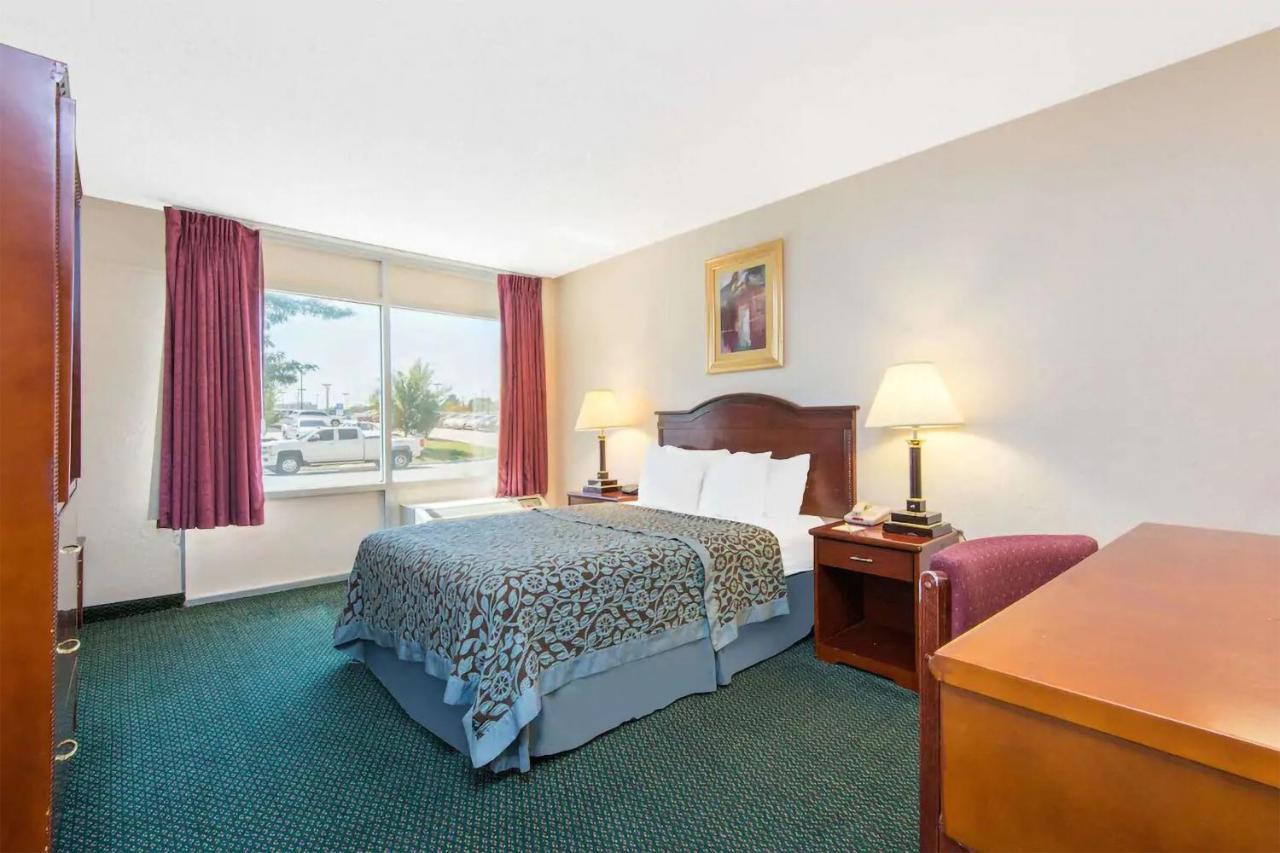 Blue Way Inn & Suites Wichita East Esterno foto